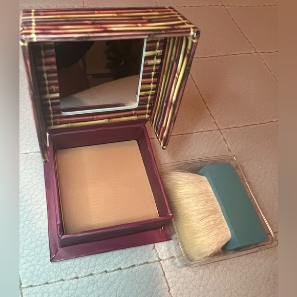 NEVER USED Hoola Benefit MINI Bronzer - Picture 1 of 3
